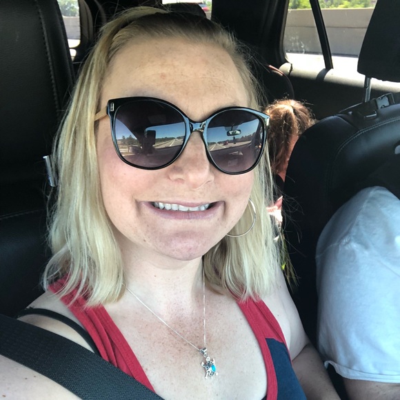 Meet your Posher, Jen - Picture 1 of 1